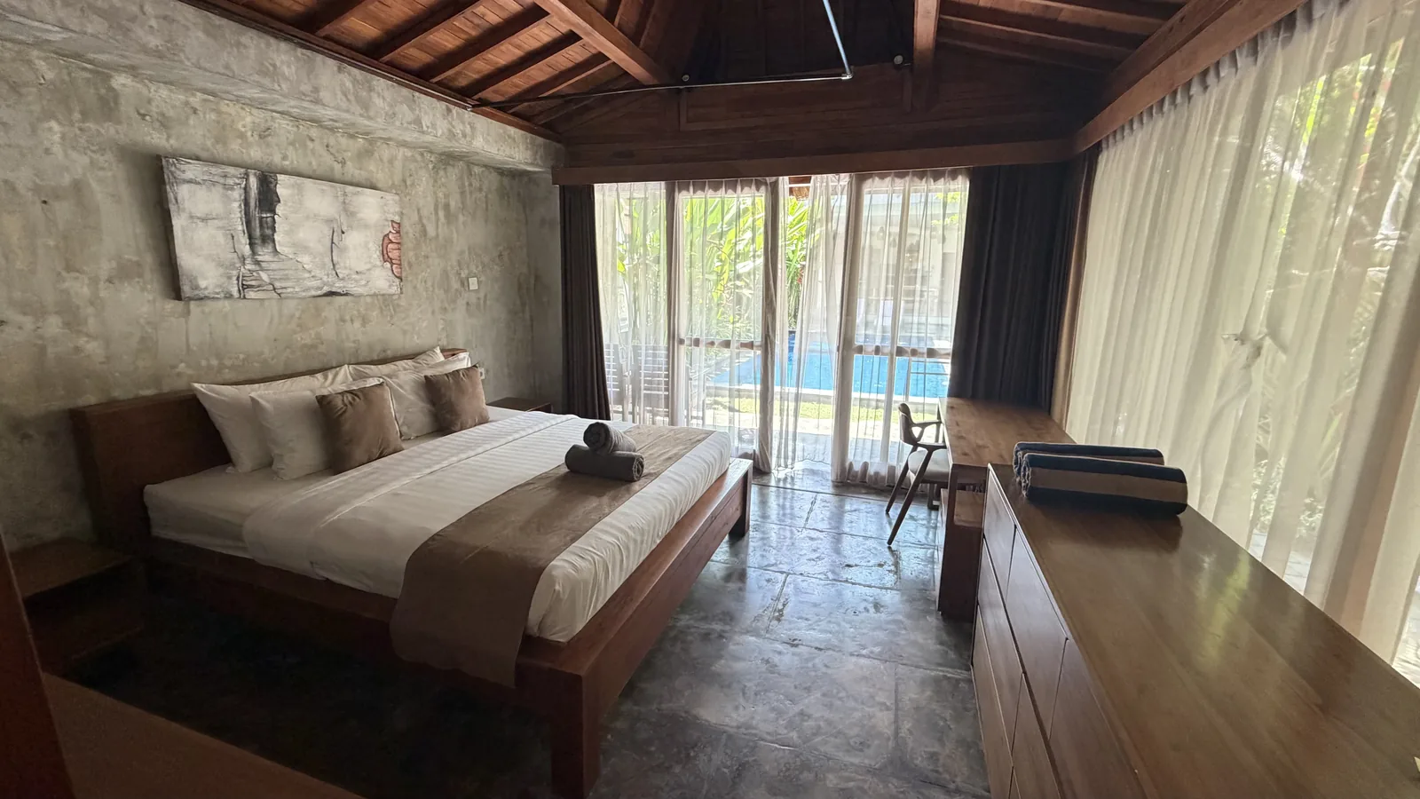 Kubu D'Carik Room 2 poolside room overview